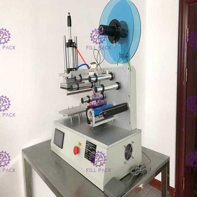 স্কয়ার ফ্ল্যাট বোতল লেবেলিং মেশিন 2000BPH জার আঠালো স্টিকার আধা স্বয়ংক্রিয়