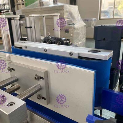 ছোট বৃত্তাকার বোতল জন্য 1800bph একক পাশ আঠালো লেবেলিং মেশিন