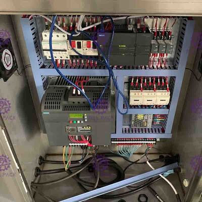 স্বয়ংক্রিয় 1 মধ্যে 1 ভর্তি লাইন কার্বনেটেড পান করতে পারেন ফিলার এবং sealer মেশিন