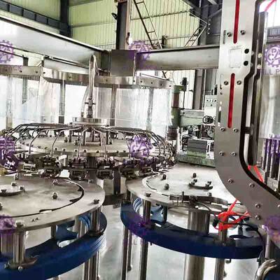 আঠালো লেবেল মেশিন সঙ্গে বায়ুসংক্রান্ত ক্যাপিং টাইপ বোতলজাত পানি ভর্তি মেশিন