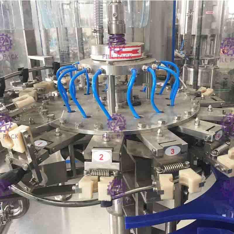 পিইটি প্লাস্টিকের গ্লাস 3 ইন 1 মনোব্লোক গ্যাস পানীয় পান পানীয় ওয়াইন বোতল ভর্তি মেশিন / সরঞ্জাম / উদ্ভিদ / সিস্ট