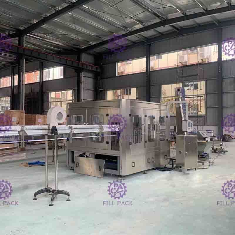 পিএলসি কন্ট্রোল জল উত্পাদনের লাইন, 15000BPH প্লাস্টিক বোতল Monoblock ভর্তি মেশিন